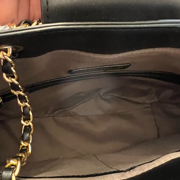 Ellen Tracy Black and Gold Crossbody Bag with Quilted Design - Picture 4 of 4